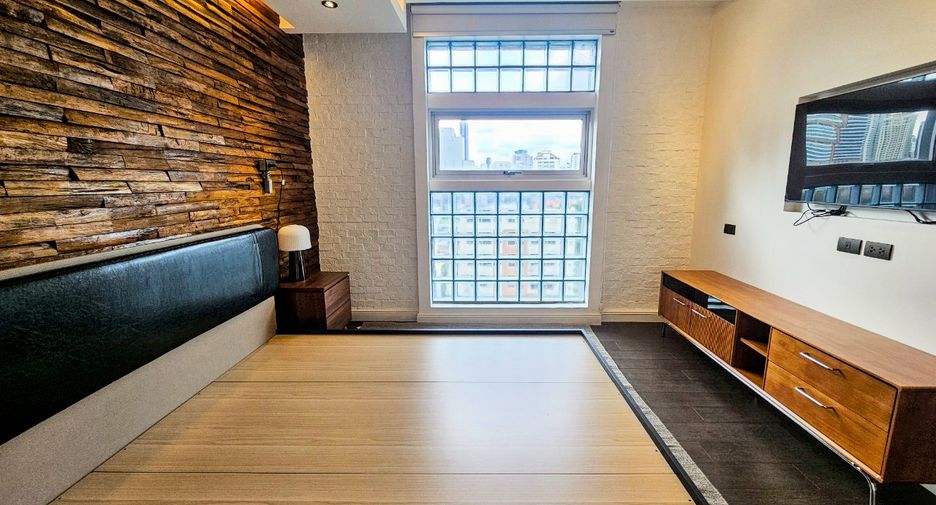 For rent 4 bedrooms condo in Watthana, Bangkok