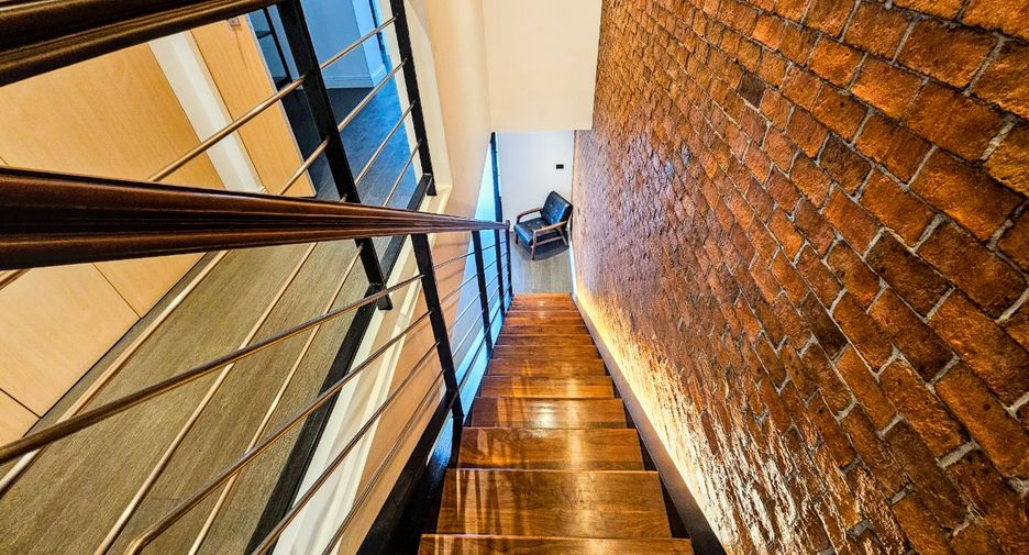 For rent 4 bedrooms condo in Watthana, Bangkok