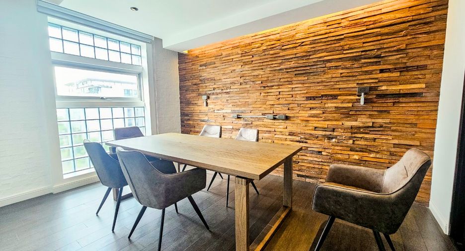 For rent 4 bedrooms condo in Watthana, Bangkok