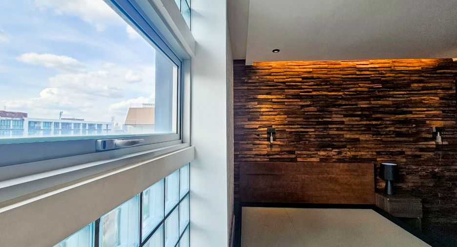 For rent 4 bedrooms condo in Watthana, Bangkok