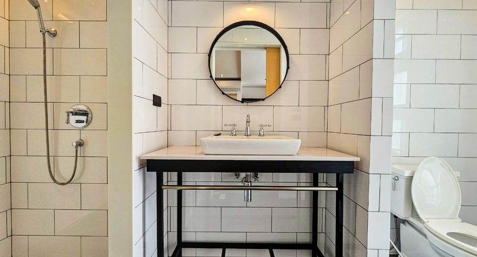 For rent 4 bedrooms condo in Watthana, Bangkok