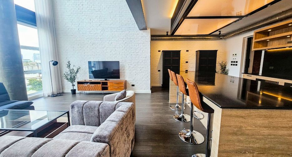 For rent 4 bedrooms condo in Watthana, Bangkok