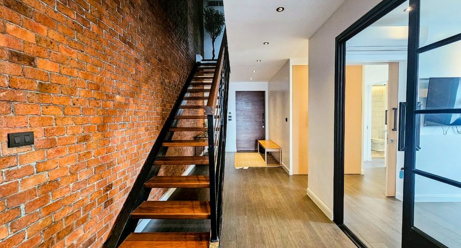 For rent 4 bedrooms condo in Watthana, Bangkok