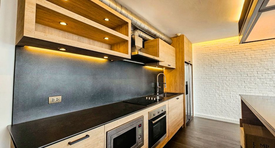 For rent 4 bedrooms condo in Watthana, Bangkok