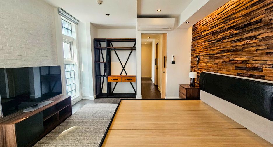For rent 4 bedrooms condo in Watthana, Bangkok