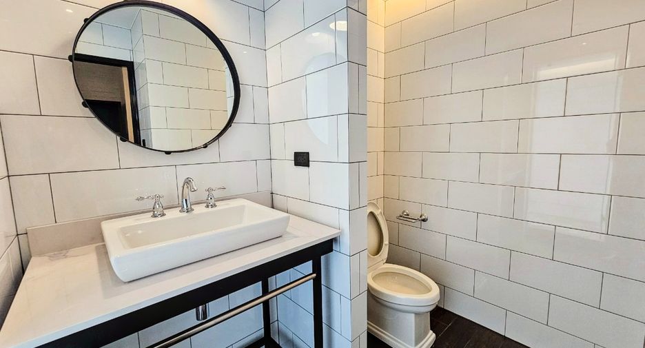 For rent 4 bedrooms condo in Watthana, Bangkok