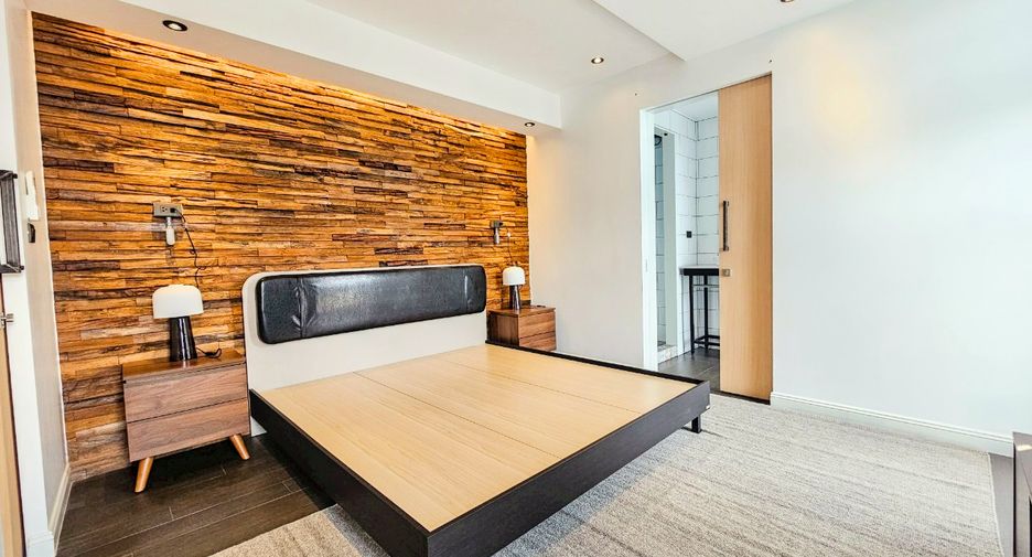 For rent 4 bedrooms condo in Watthana, Bangkok
