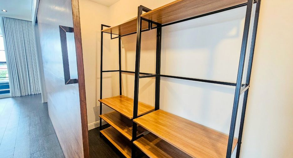 For rent 4 bedrooms condo in Watthana, Bangkok