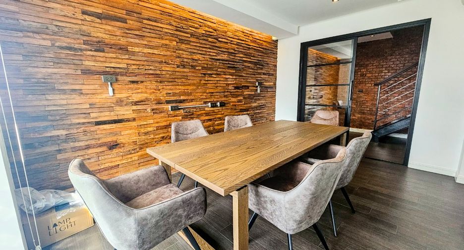 For rent 4 bedrooms condo in Watthana, Bangkok