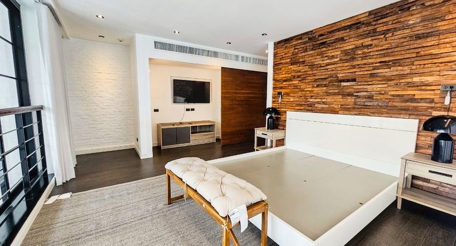For rent 4 bedrooms condo in Watthana, Bangkok