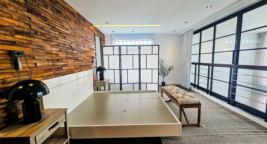 For rent 4 bedrooms condo in Watthana, Bangkok