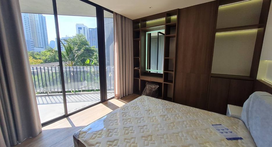 For rent 3 bedrooms condo in Watthana, Bangkok