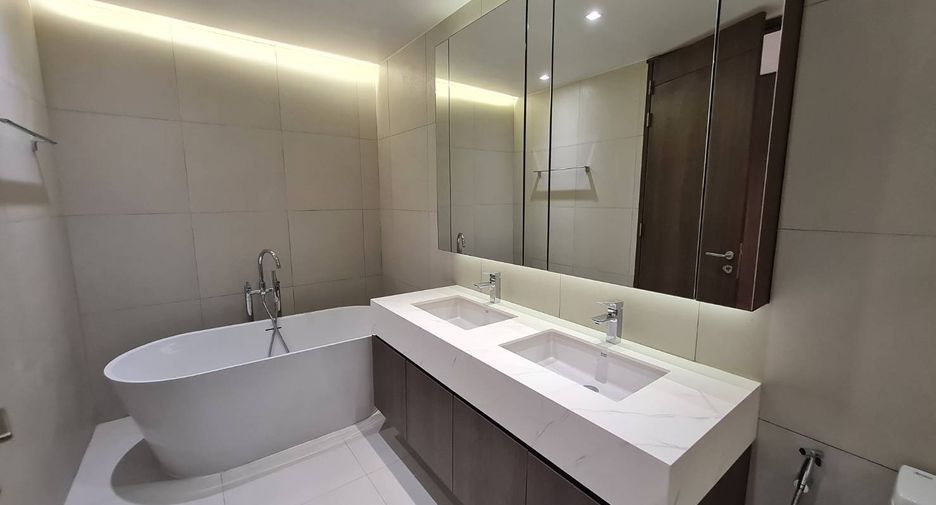 For rent 3 bedrooms condo in Watthana, Bangkok