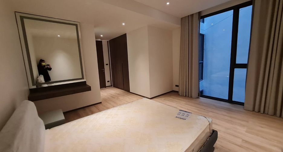 For rent 3 bedrooms condo in Watthana, Bangkok