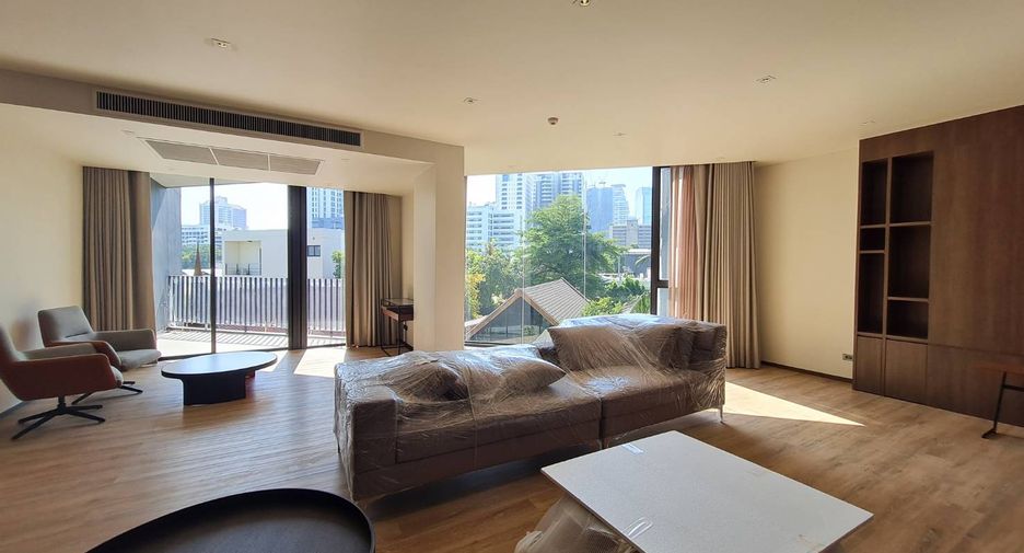 For rent 3 bedrooms condo in Watthana, Bangkok