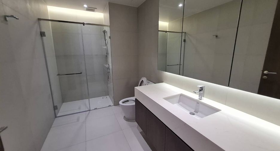 For rent 3 bedrooms condo in Watthana, Bangkok