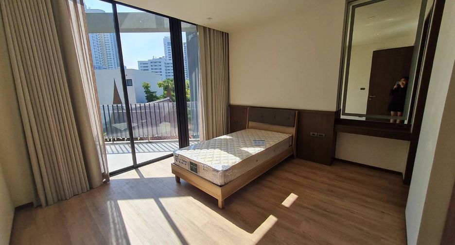 For rent 3 bedrooms condo in Watthana, Bangkok