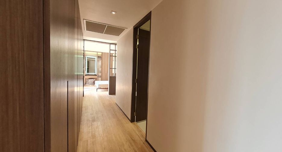 For rent 3 bedrooms condo in Watthana, Bangkok