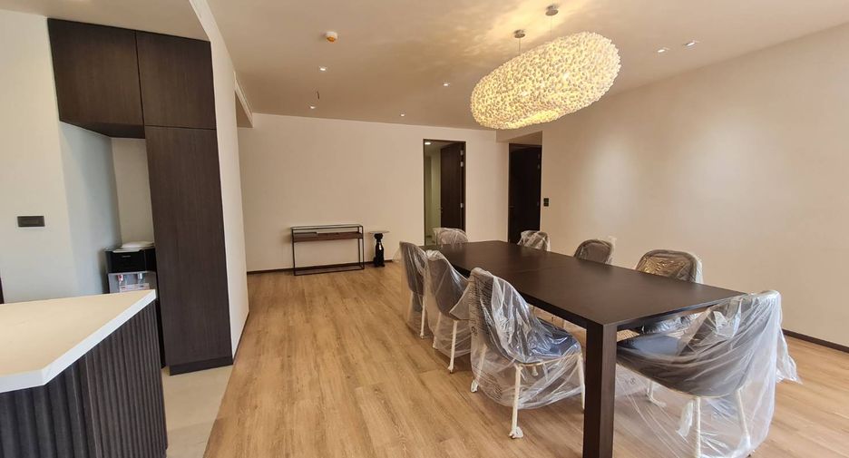 For rent 3 bedrooms condo in Watthana, Bangkok