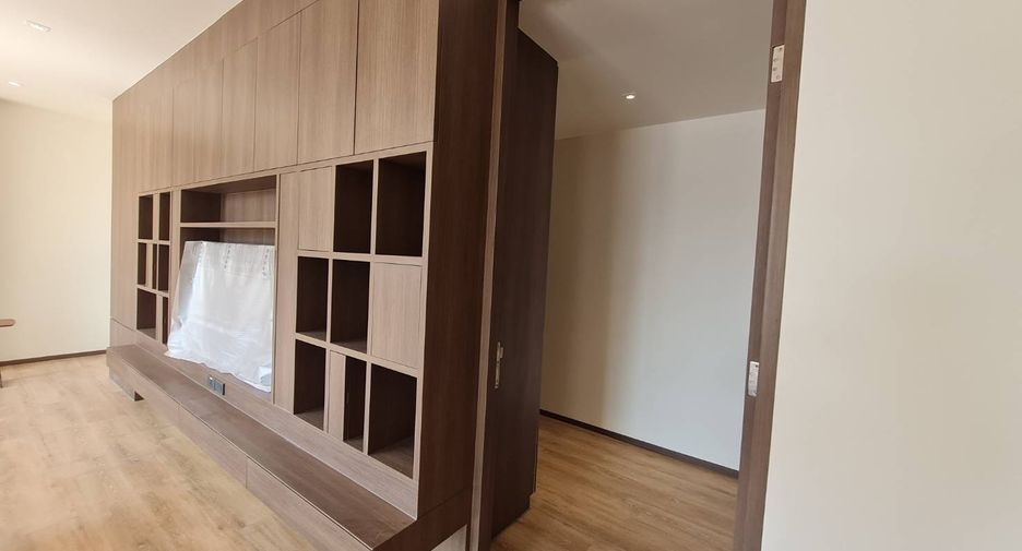 For rent 3 bedrooms condo in Watthana, Bangkok