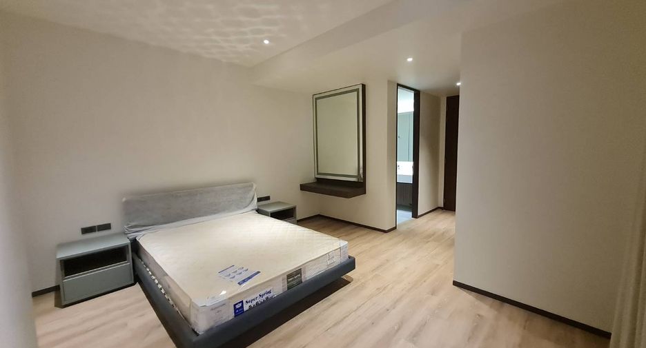 For rent 3 bedrooms condo in Watthana, Bangkok