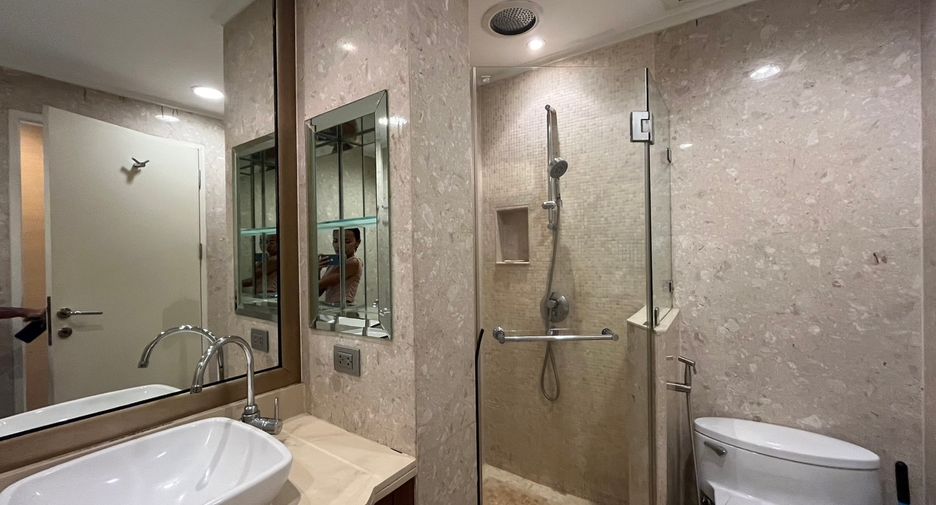 For rent 2 ベッドルーム condo in Pathum Wan, Bangkok