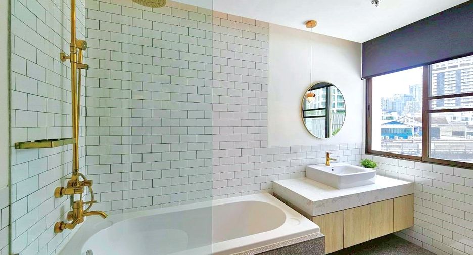 Wohnung zur Miete mit Studio in Khlong Toei, Bangkok
