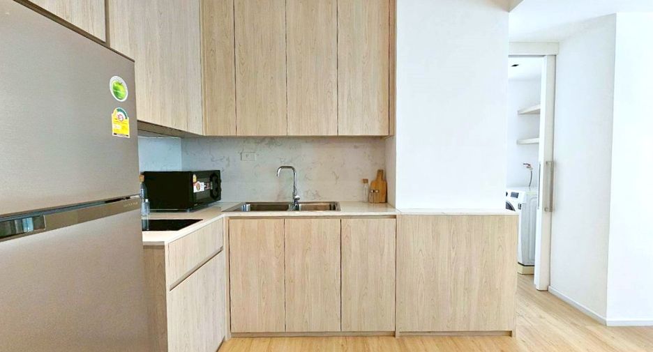 Wohnung zur Miete mit Studio in Khlong Toei, Bangkok