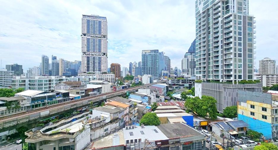 Condo en alquiler de 3 habitaciones en Khlong Toei, Bangkok
