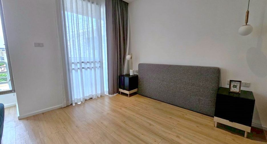 Condo en alquiler de 3 habitaciones en Khlong Toei, Bangkok