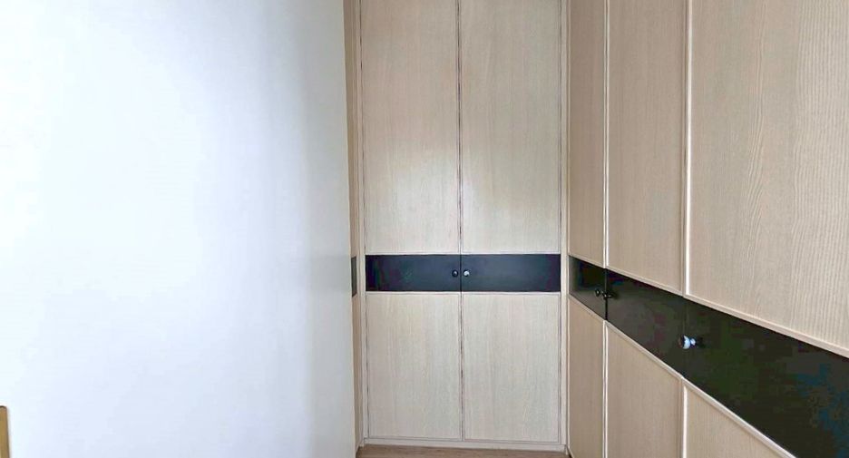 Condo en alquiler de 3 habitaciones en Khlong Toei, Bangkok