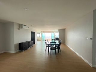 For rent 3 bedrooms condo in Sathon, Bangkok