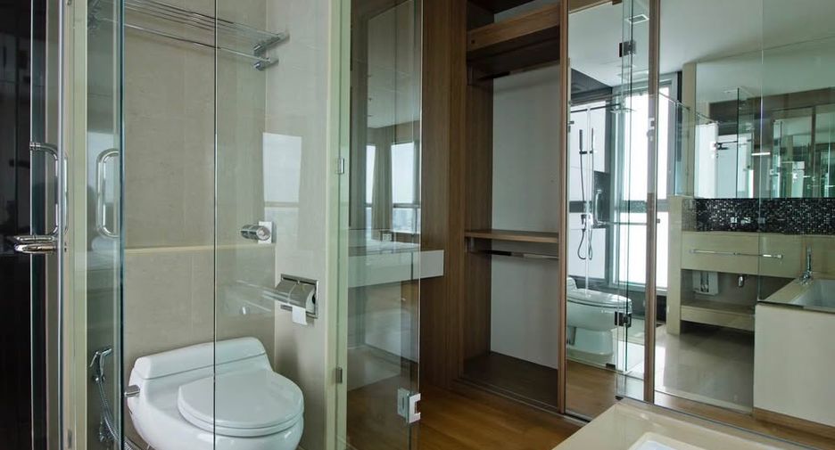 For rent 2 bedrooms condo in Watthana, Bangkok