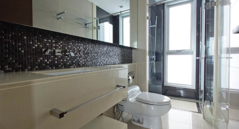 For rent 2 bedrooms condo in Watthana, Bangkok