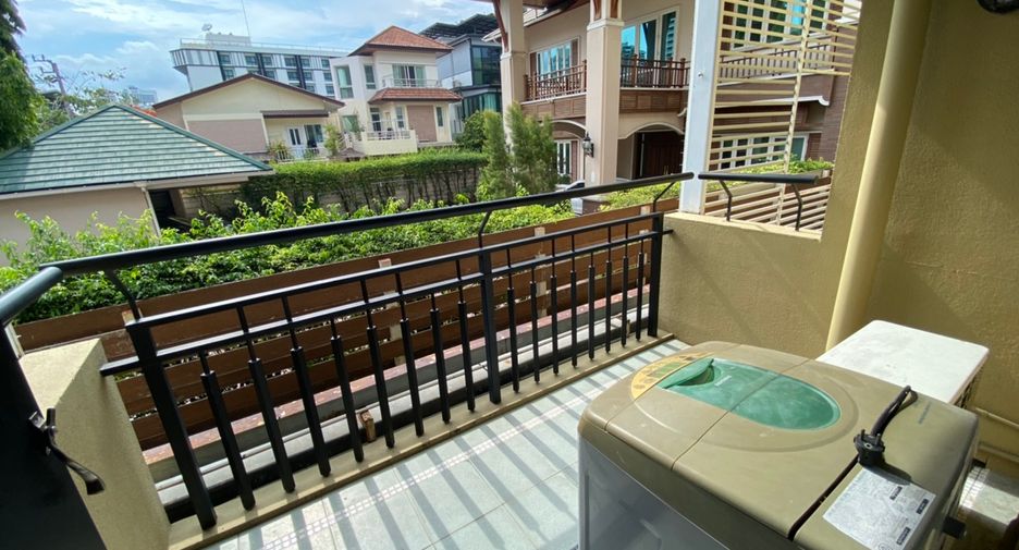 À louer 3 chambres condo à Khlong Toei, Bangkok