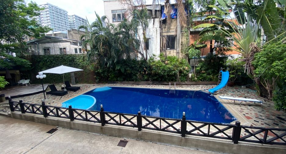À louer 3 chambres condo à Khlong Toei, Bangkok