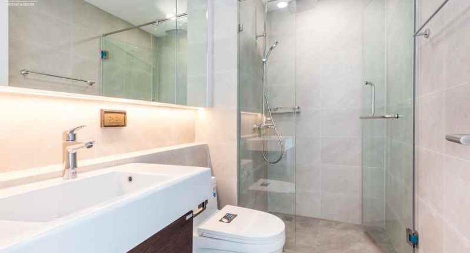 For rent 3 bedrooms condo in Khlong Toei, Bangkok