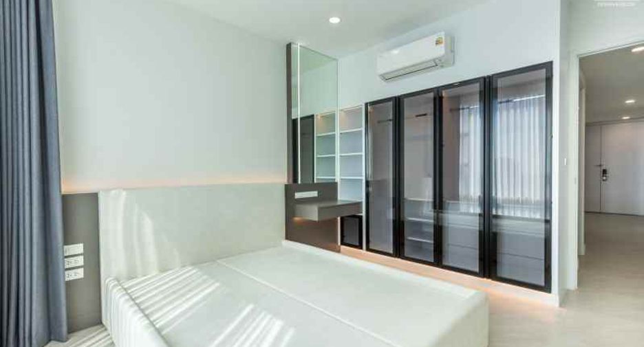 For rent 3 bedrooms condo in Khlong Toei, Bangkok