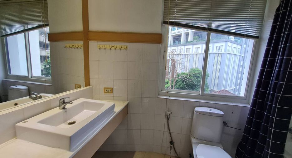 For rent 2 bedrooms condo in Watthana, Bangkok
