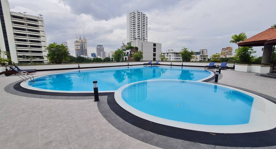 For rent 2 bedrooms condo in Watthana, Bangkok