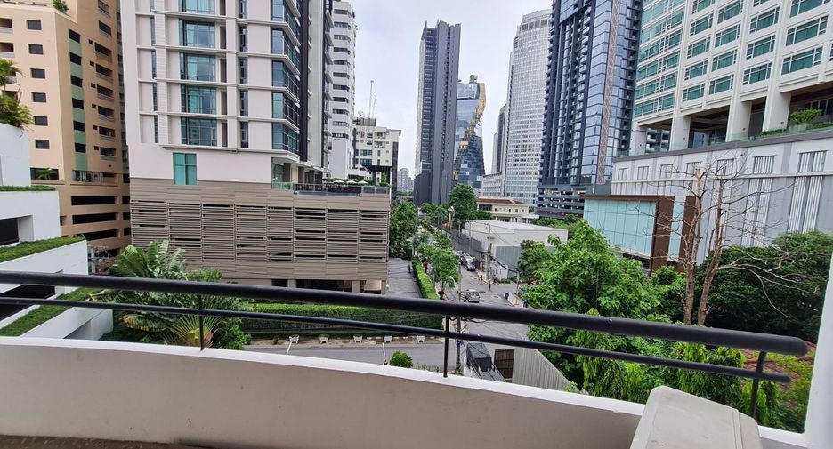 For rent 2 bedrooms condo in Watthana, Bangkok