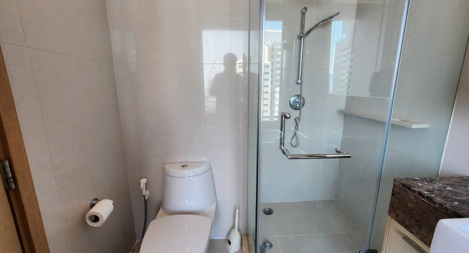 For rent 2 bedrooms condo in Khlong Toei, Bangkok