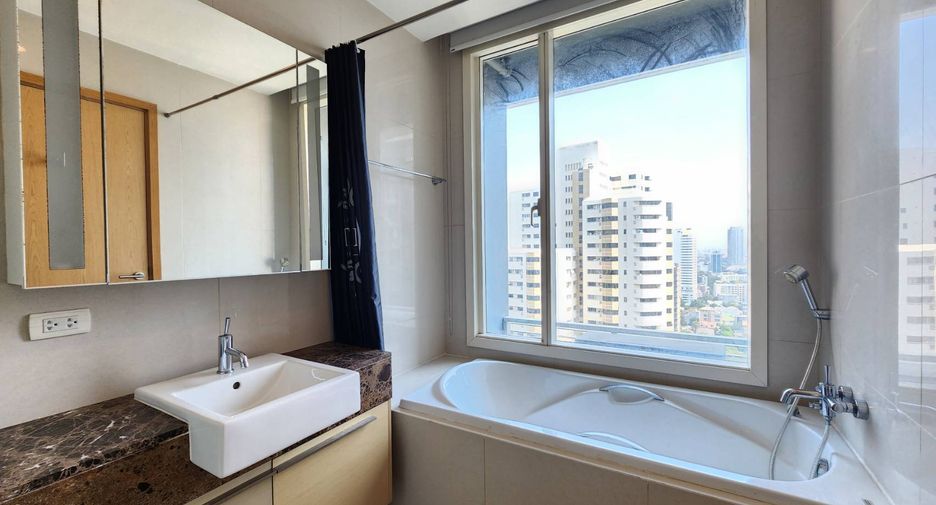 For rent 2 bedrooms condo in Khlong Toei, Bangkok