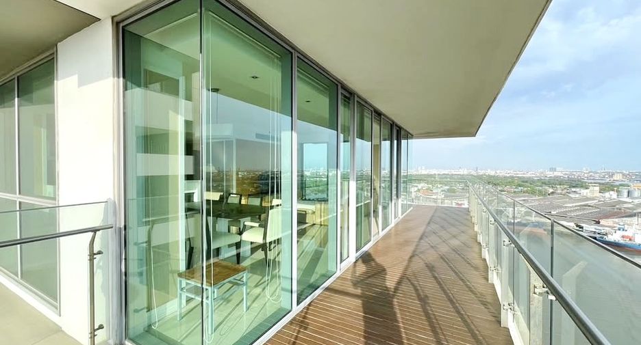For rent 3 bedrooms condo in Yan Nawa, Bangkok