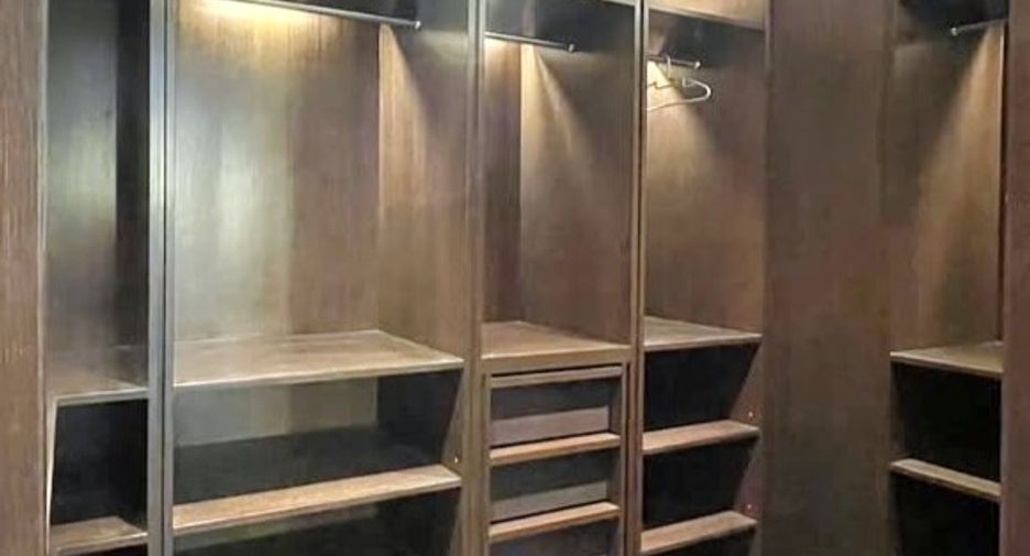 For rent 3 bedrooms condo in Yan Nawa, Bangkok