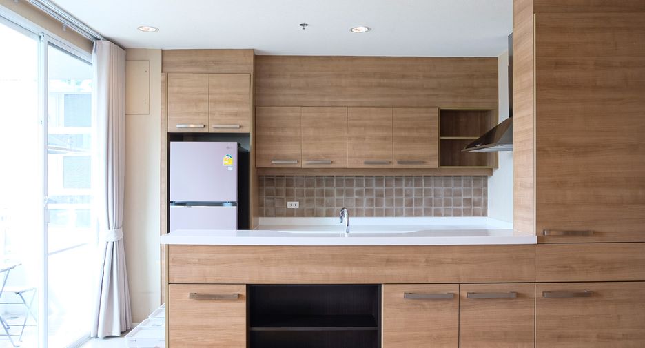 For rent 2 bedrooms condo in Watthana, Bangkok
