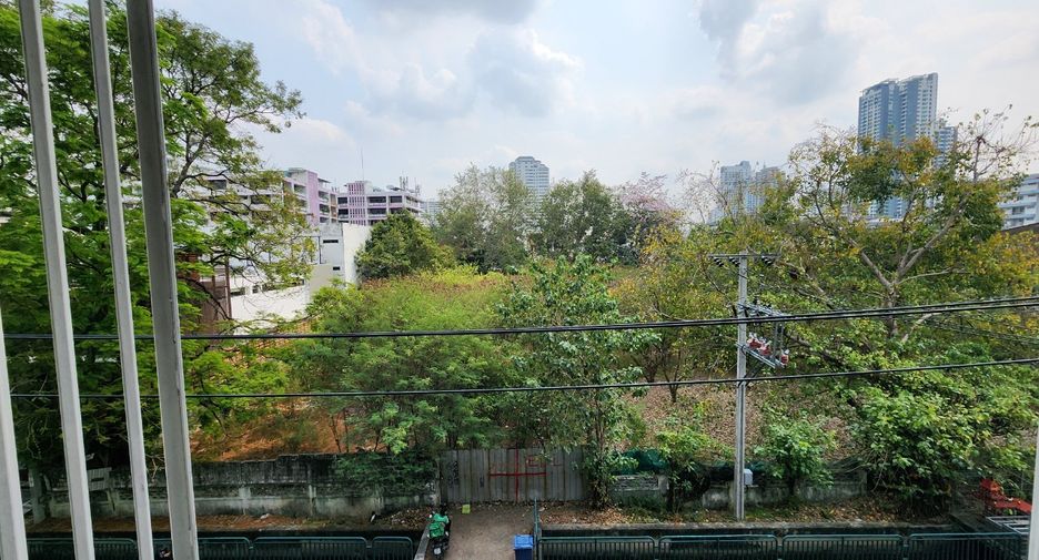 For rent and for sale 3 bedrooms condo in Watthana, Bangkok