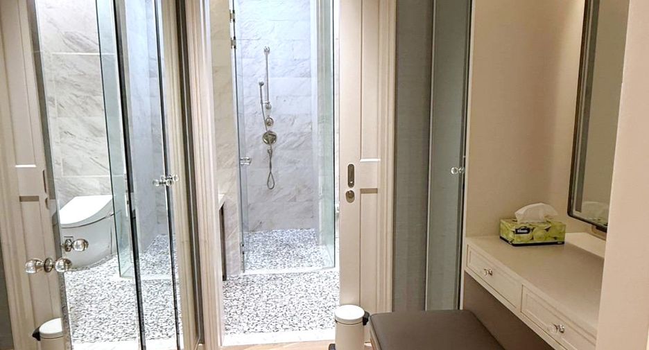 For rent 2 bedrooms condo in Khlong San, Bangkok