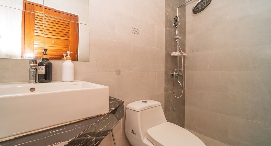 For rent 5 bedrooms townhouse in Khlong Toei, Bangkok