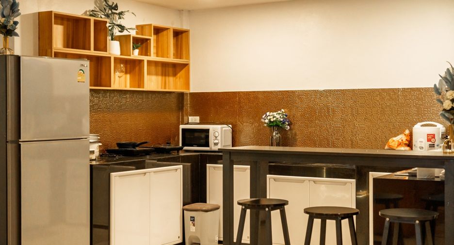 For rent 5 bedrooms townhouse in Khlong Toei, Bangkok